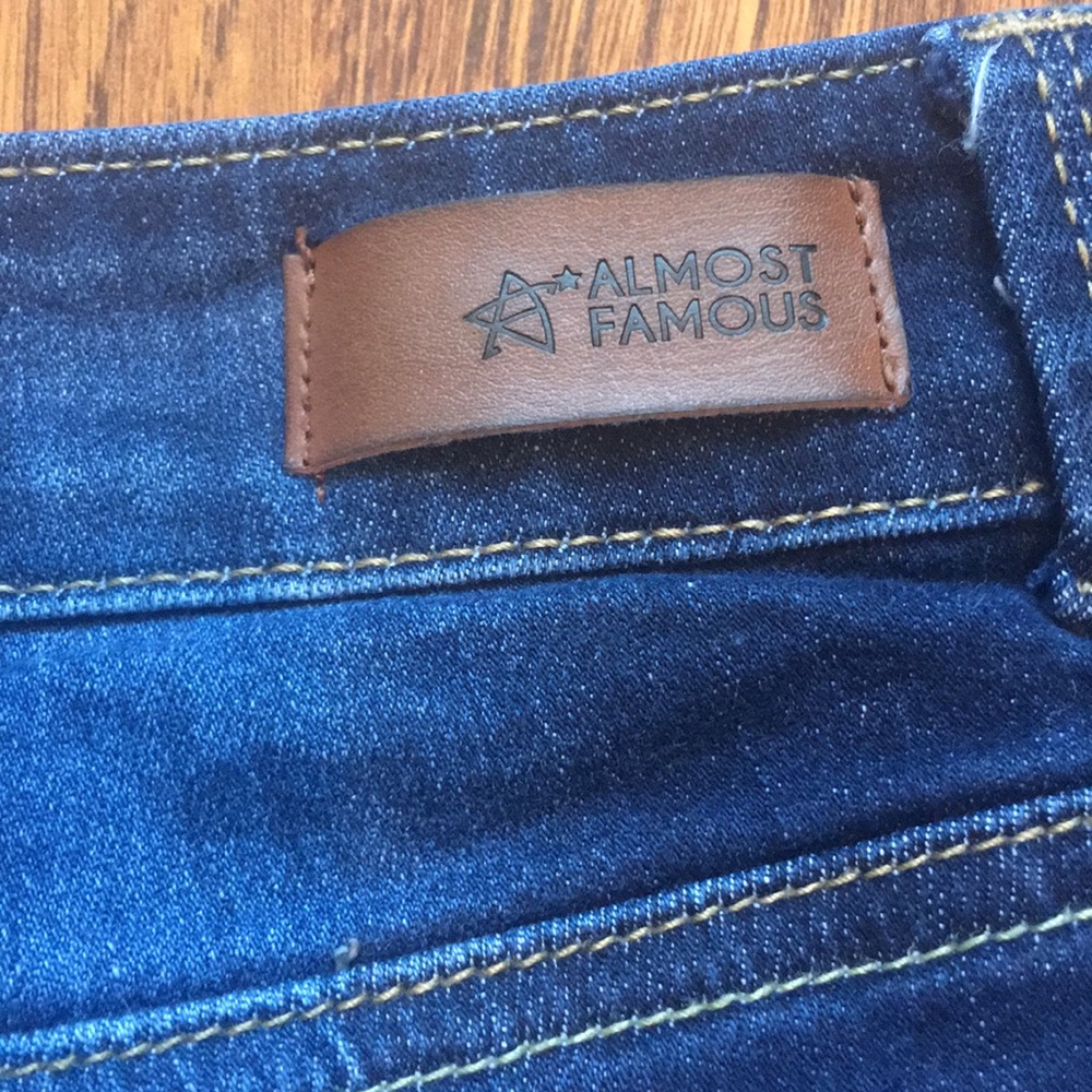 Distressed Jeans Size 9 - Picture 5 of 8